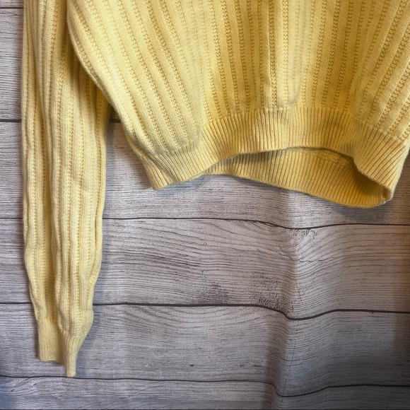 Hollister Yellow Soft Warm Cropped V Neck Sweater Size Large - Picture 6 of 7